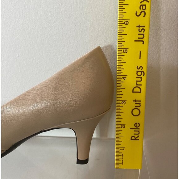 LifeStride Beige Closed Toe Pumps Vegan Leather 7.5 W - Picture 10 of 10